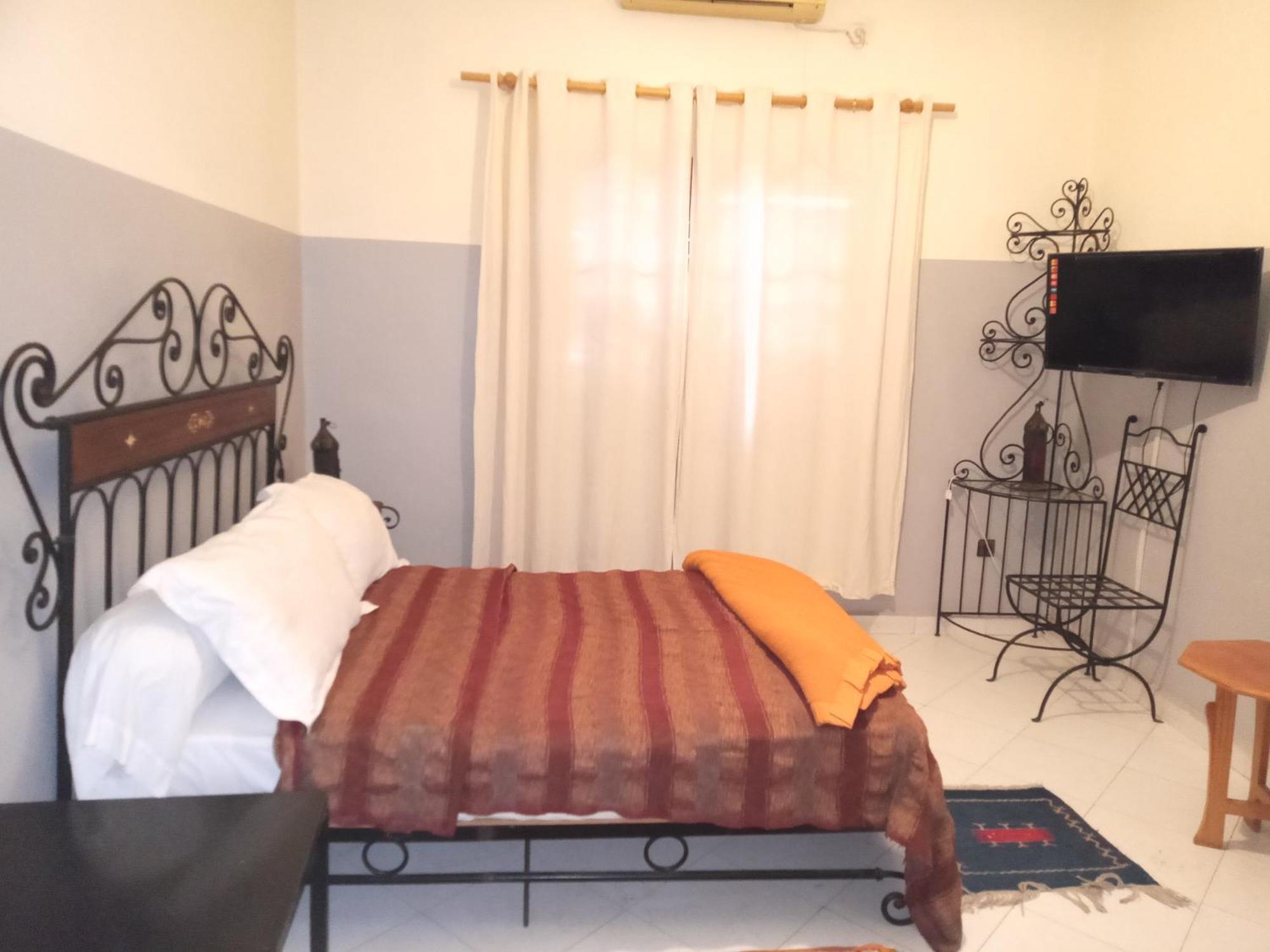 Appart Aigle Hotel 우아르자자테 외부 사진