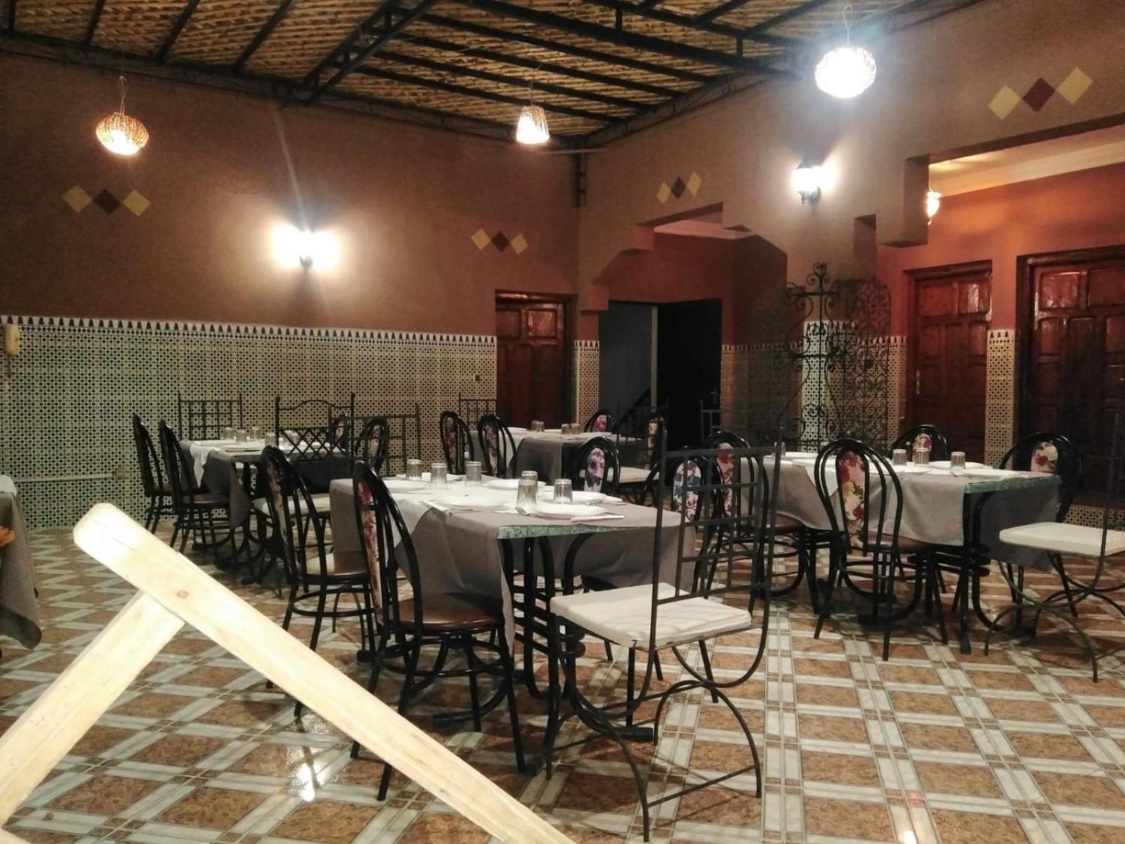 Appart Aigle Hotel 우아르자자테 외부 사진