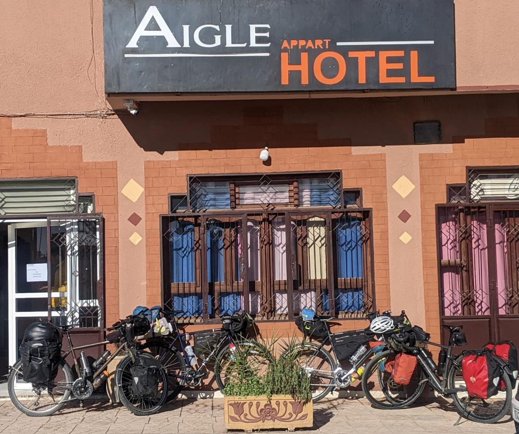 Appart Aigle Hotel 우아르자자테 외부 사진